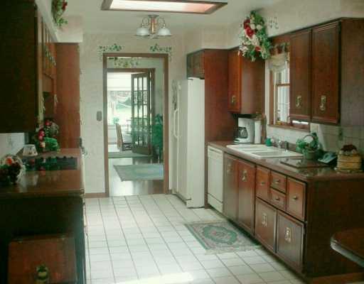 205 Ludwig Road New Castle, PA 16105 - Photo 3 of 8 Kitchen.