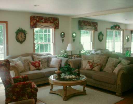205 Ludwig Road New Castle, PA 16105 - Photo 5 of 8 Den/Family/Great Room.