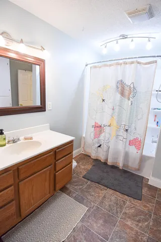 $75,000 | 1009 Dewey Avenue North, Thief River Falls, MN 56701