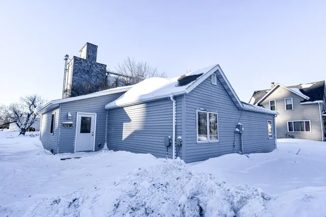 $75,000 | 1009 Dewey Avenue North, Thief River Falls, MN 56701