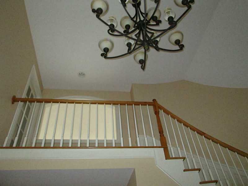 35 Lennon Road Lincoln, RI 02865 - Photo 4 of 25 Entry.