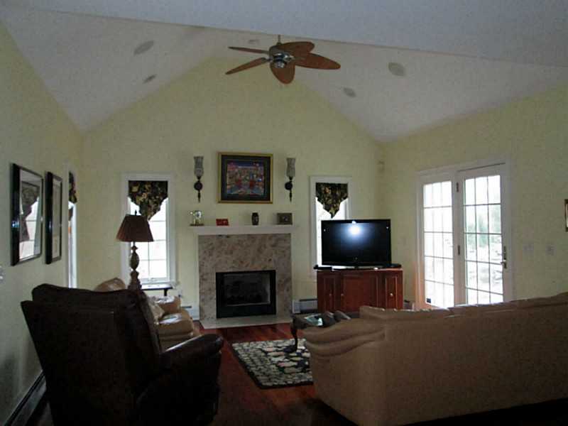 35 Lennon Road Lincoln, RI 02865 - Photo 8 of 25 Den/Family/Great Room.