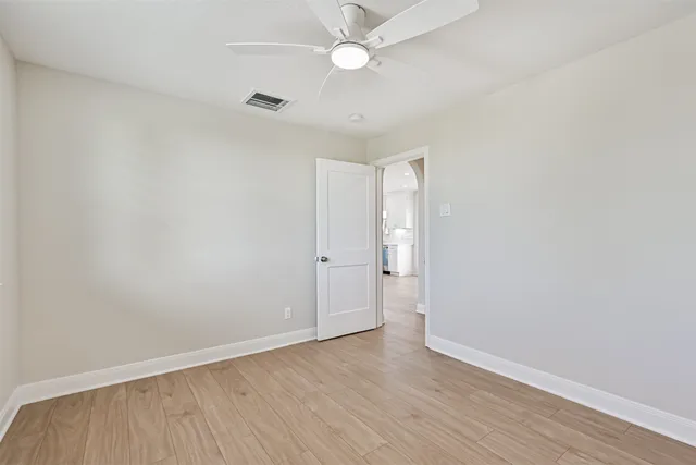 $3,500 | 2118 103rd Street, Galveston, TX 77554