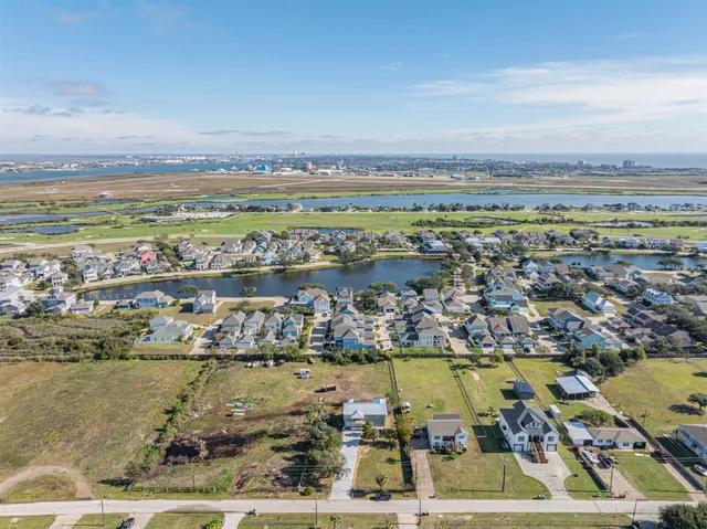 $3,500 | 2118 103rd Street, Galveston, TX 77554
