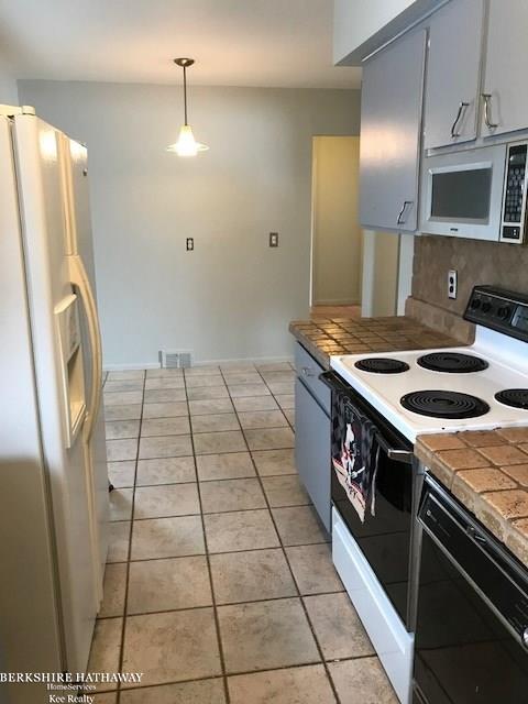 29756 Merrick Warren, MI 48092 - Photo 7 of 9 31338591-6.JPG