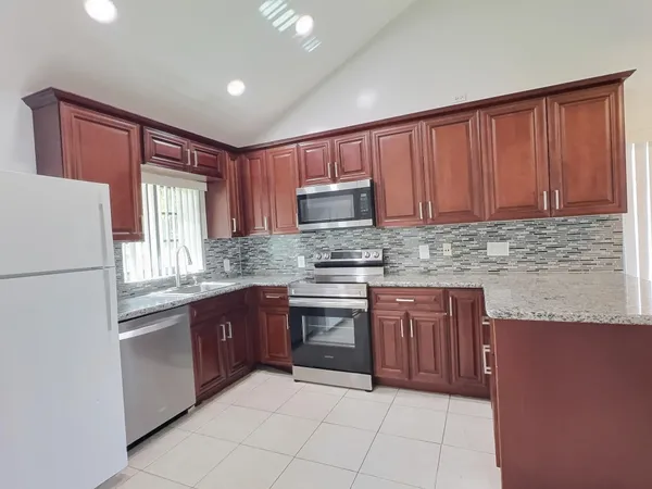 $2,650 | 2652 Riverside Drive, Coral Springs, FL 33065