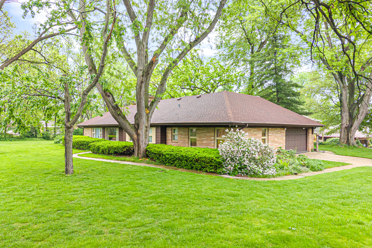 16 Green Ridge Road Elgin, IL 60120 - Photo 2 of 35 Gallery Image 2