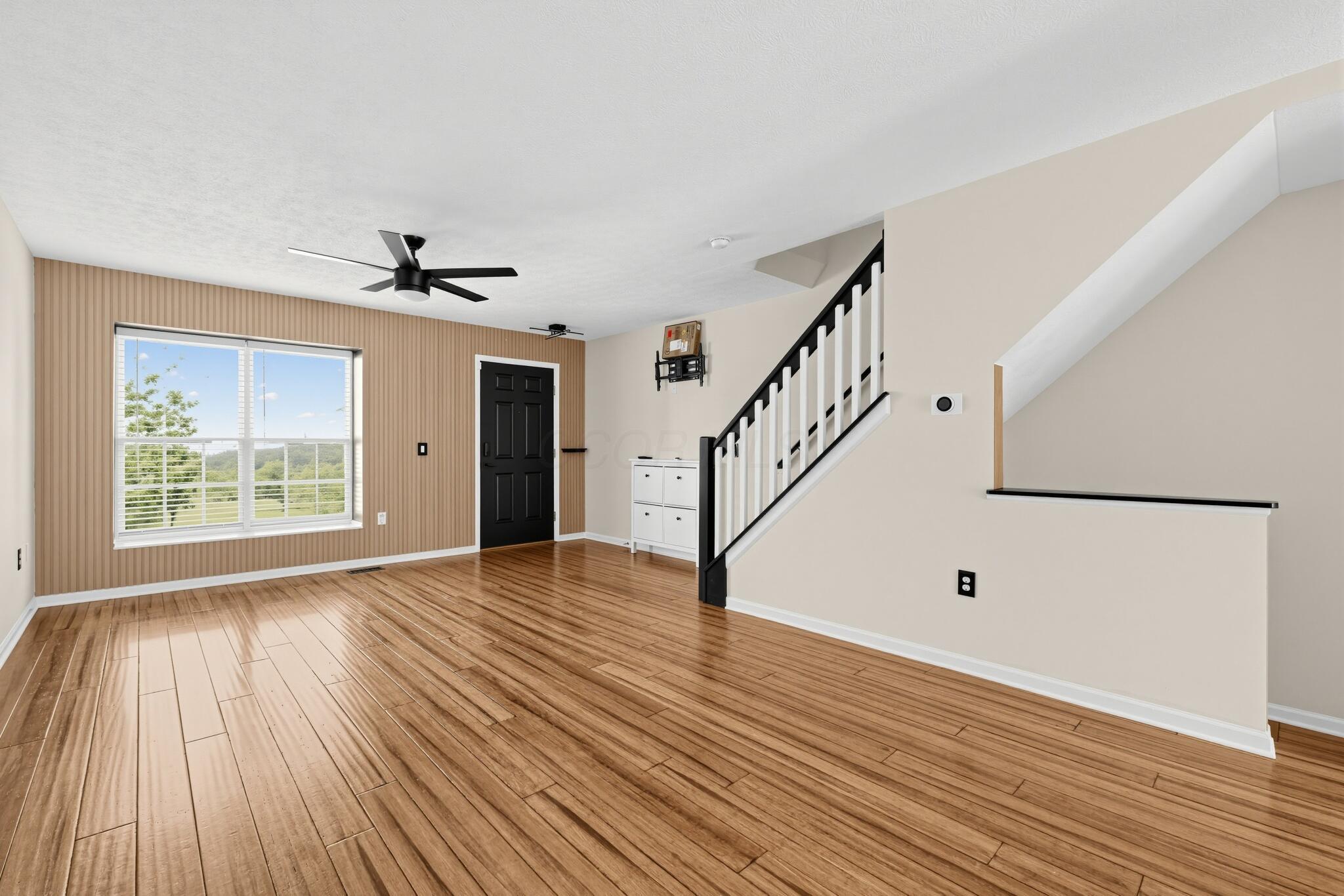 6241 Needletail Road, Unit 32 Columbus, OH 43230 - Photo 6 of 19 06_6241_Needletail_Rd-Foyer-3578