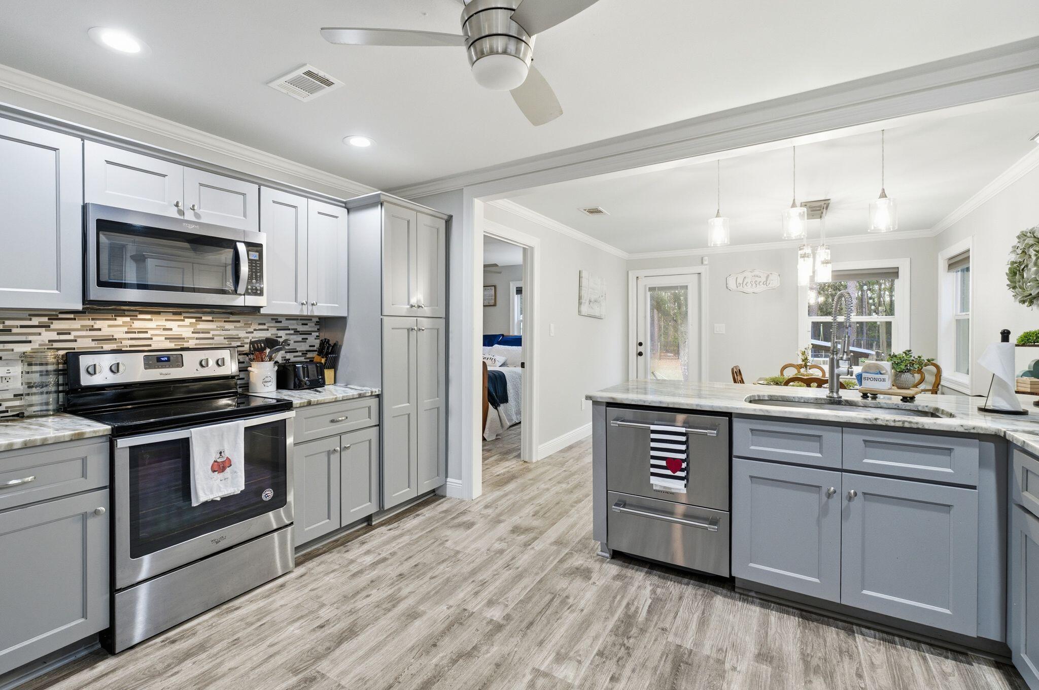 85 Marsh Avenue Freeport, FL 32439 - Photo 5 of 21 006