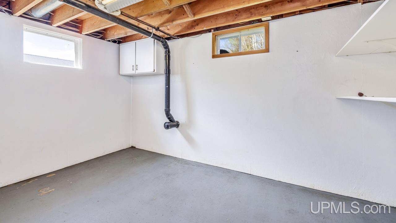 5940 27.5 Road Gladstone, MI 49837 - Photo 31 of 37 Gallery Image 31