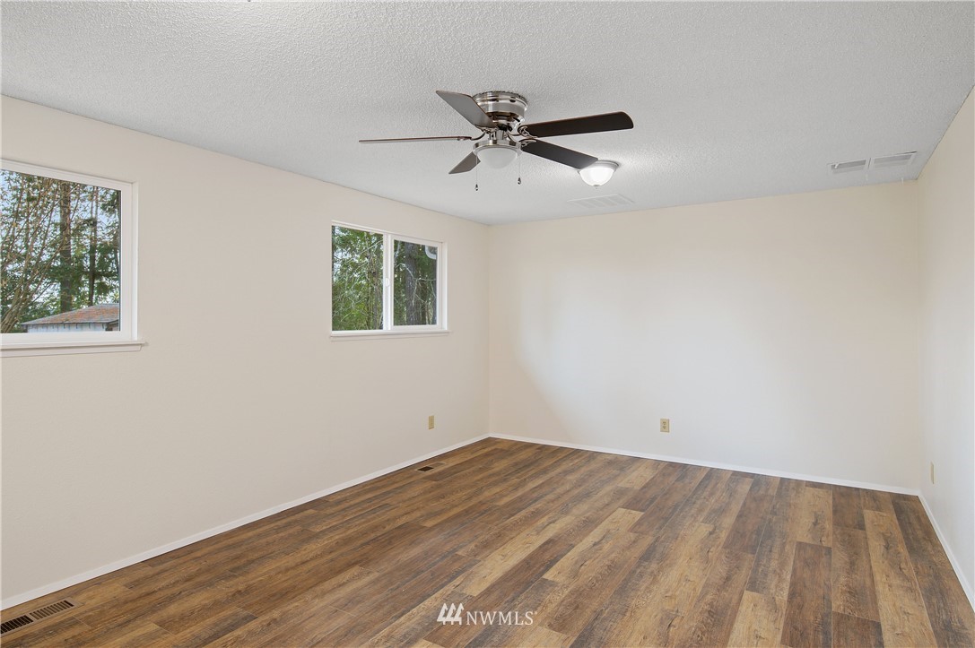 5097 Brasch Road Southeast Port Orchard, WA 98367 - Photo 11 of 20 Gallery Image 11
