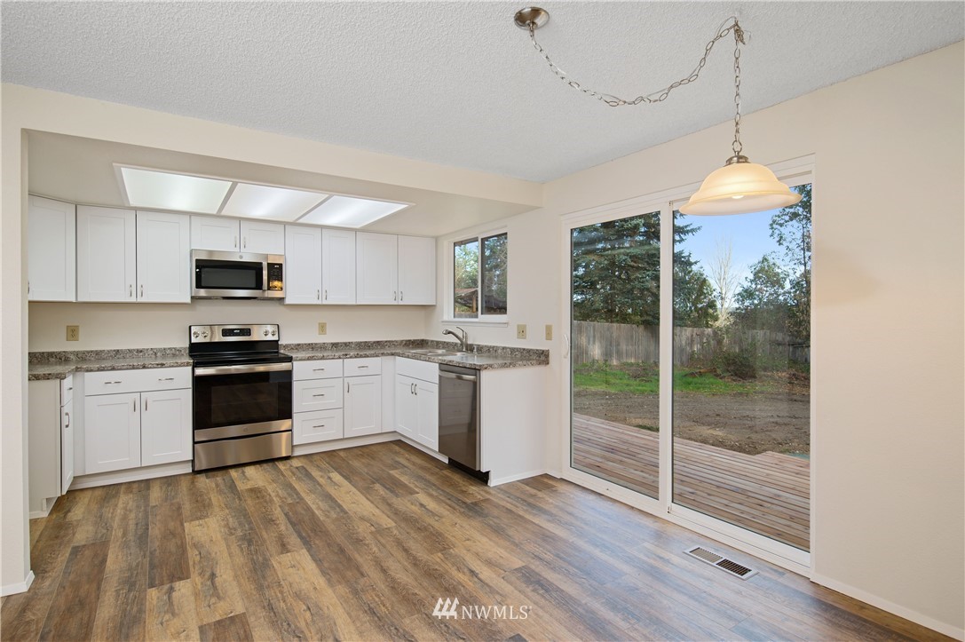 5097 Brasch Road Southeast Port Orchard, WA 98367 - Photo 3 of 20 Gallery Image 3