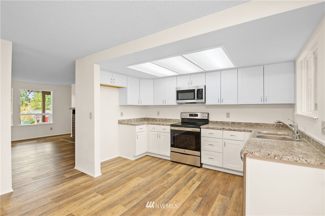 5097 Brasch Road Southeast Port Orchard, WA 98367 - Photo 5 of 20 Gallery Image 5
