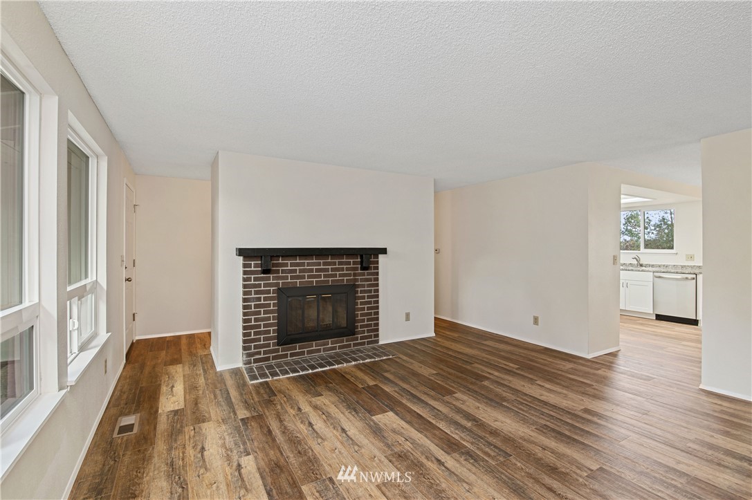 5097 Brasch Road Southeast Port Orchard, WA 98367 - Photo 7 of 20 Gallery Image 7
