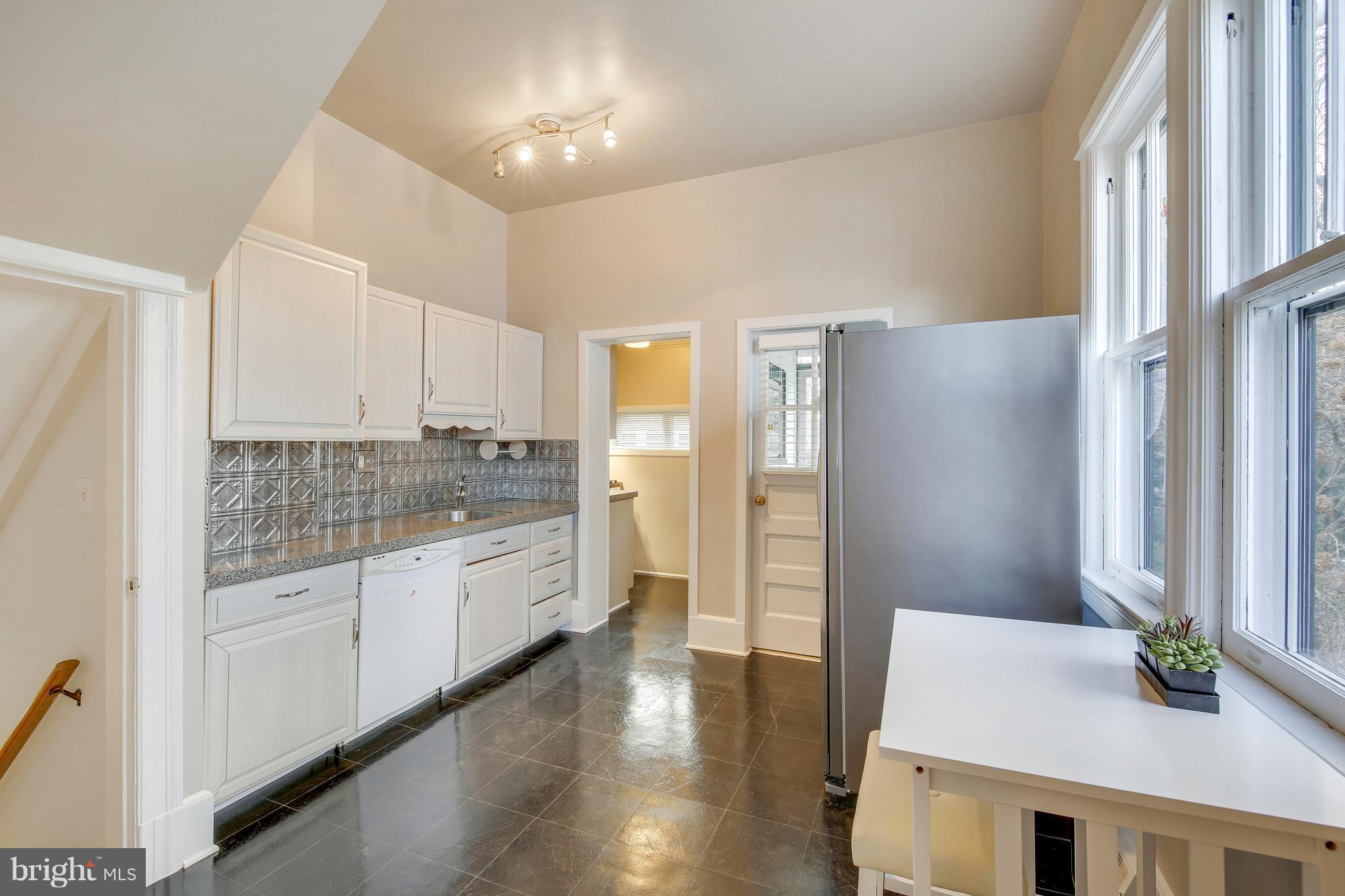9402 Warren Street Silver Spring, MD 20910 - Photo 12 of 42