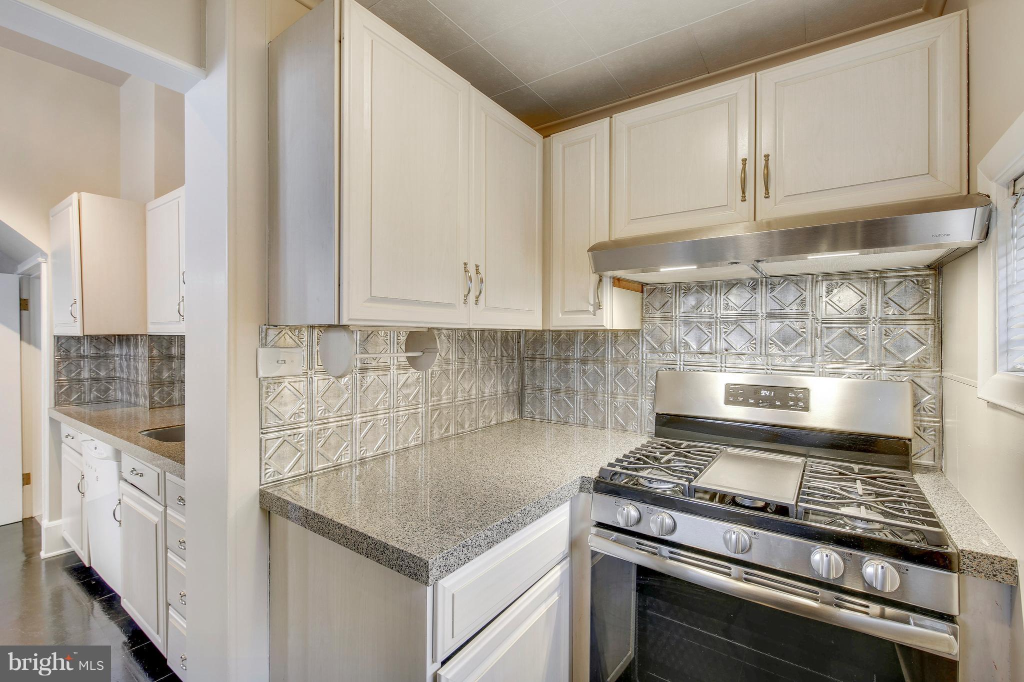 9402 Warren Street Silver Spring, MD 20910 - Photo 13 of 42