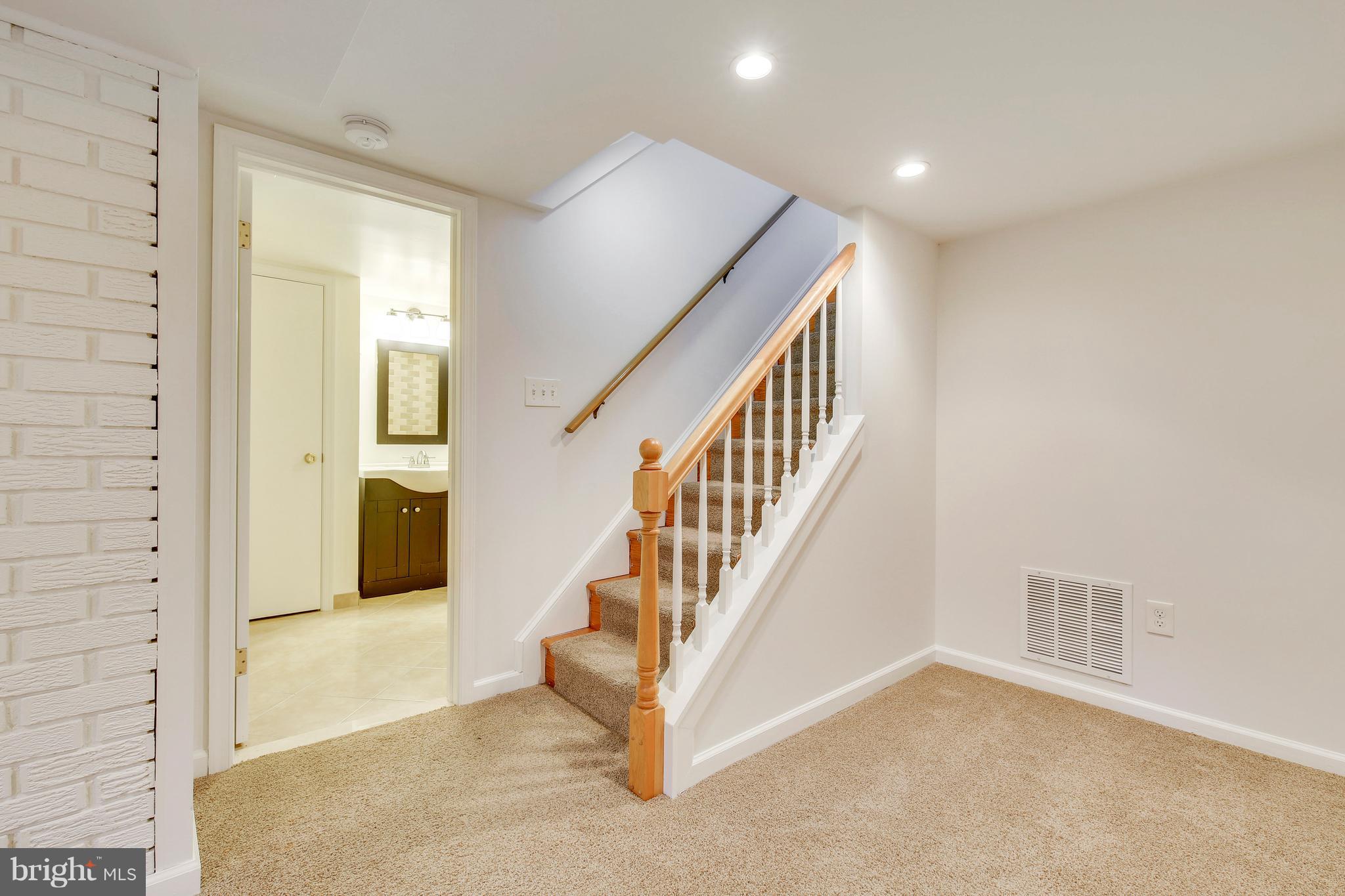 9402 Warren Street Silver Spring, MD 20910 - Photo 24 of 42