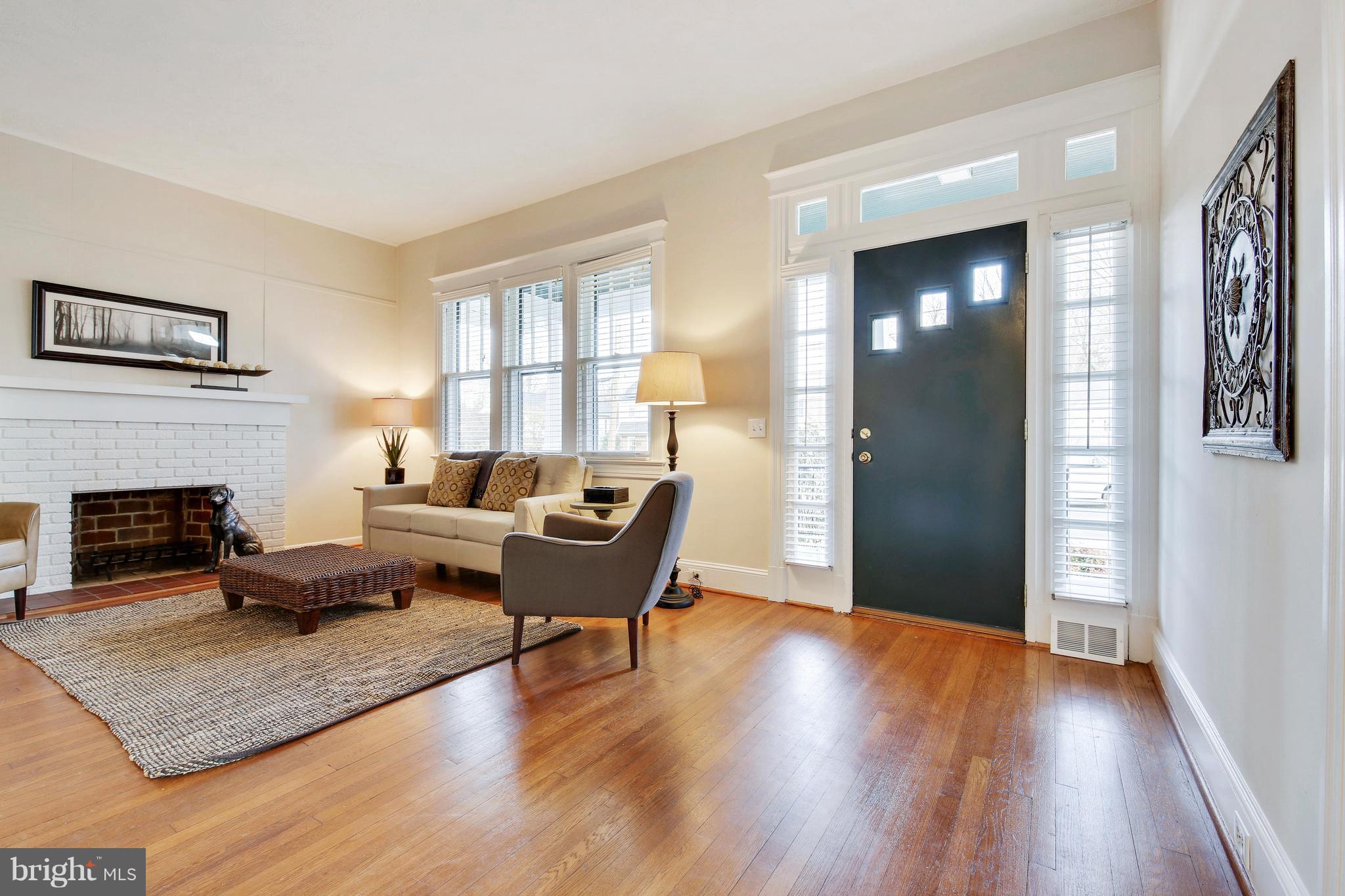 9402 Warren Street Silver Spring, MD 20910 - Photo 7 of 42
