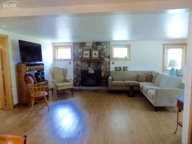 6243 Reid Road Swartz Creek, MI 48473 - Photo 12 of 98 21187519-11.JPG