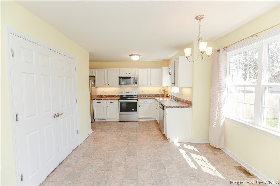 26 Mitchell Road Hampton, VA 23669 - Photo 5 of 42 Gallery Image 5