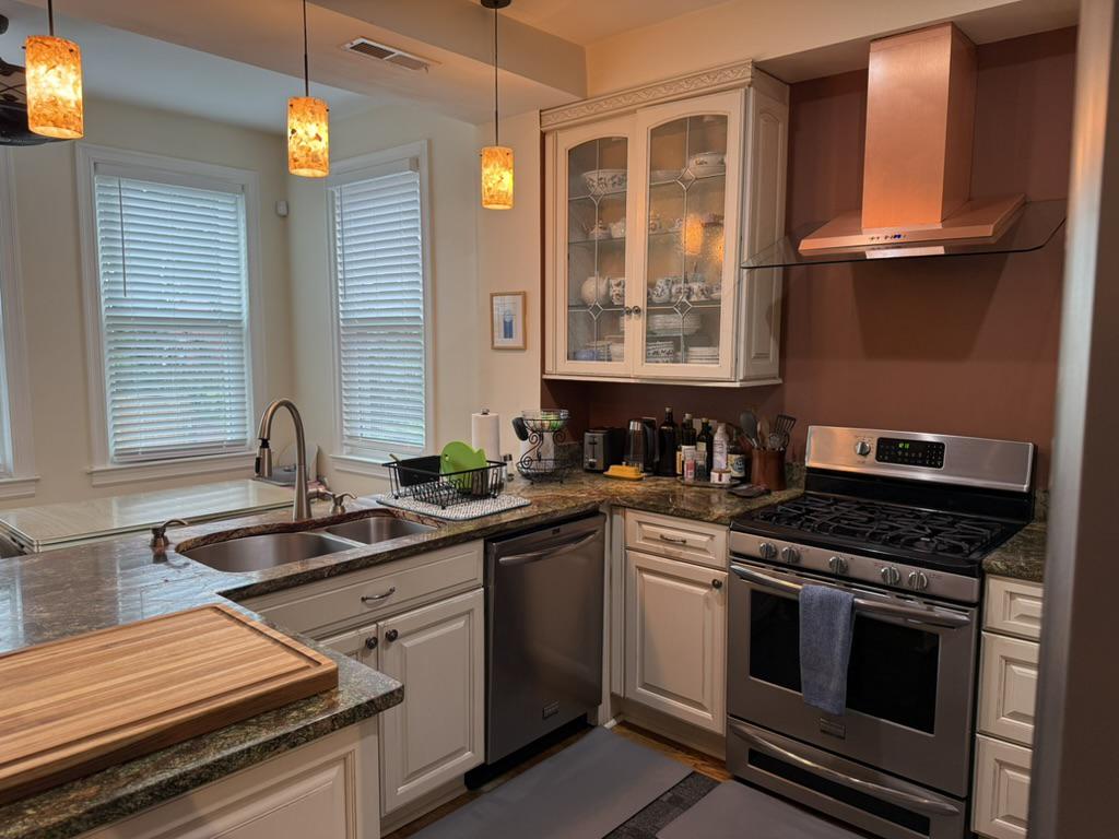 908 11th Street Northeast, Unit A Washington, DC 20002 - Photo 3 of 17 Kitchen / Kitchenette