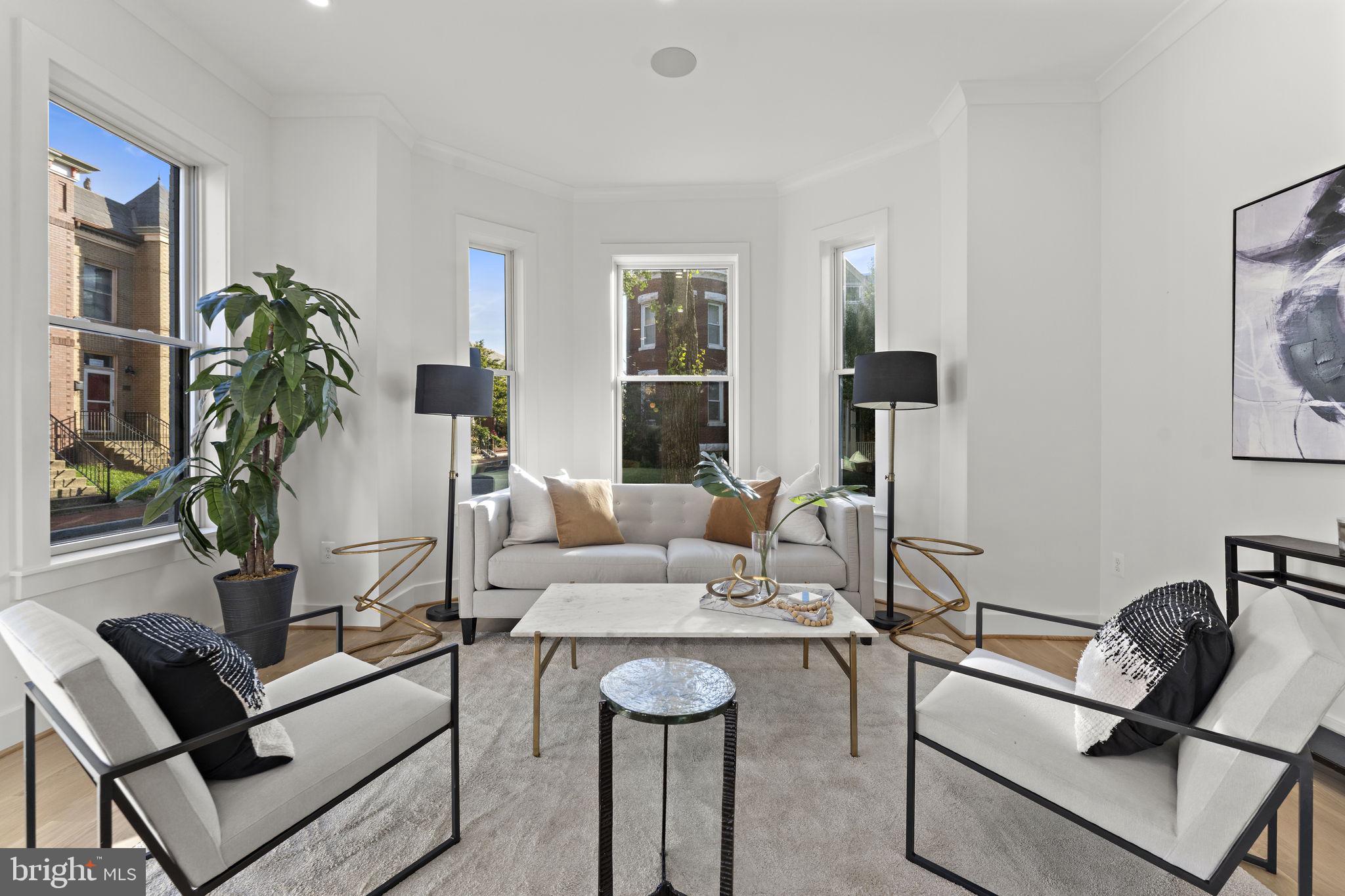 600 U Street Northwest Washington, DC 20001 - Photo 7 of 54 a living room with furniture