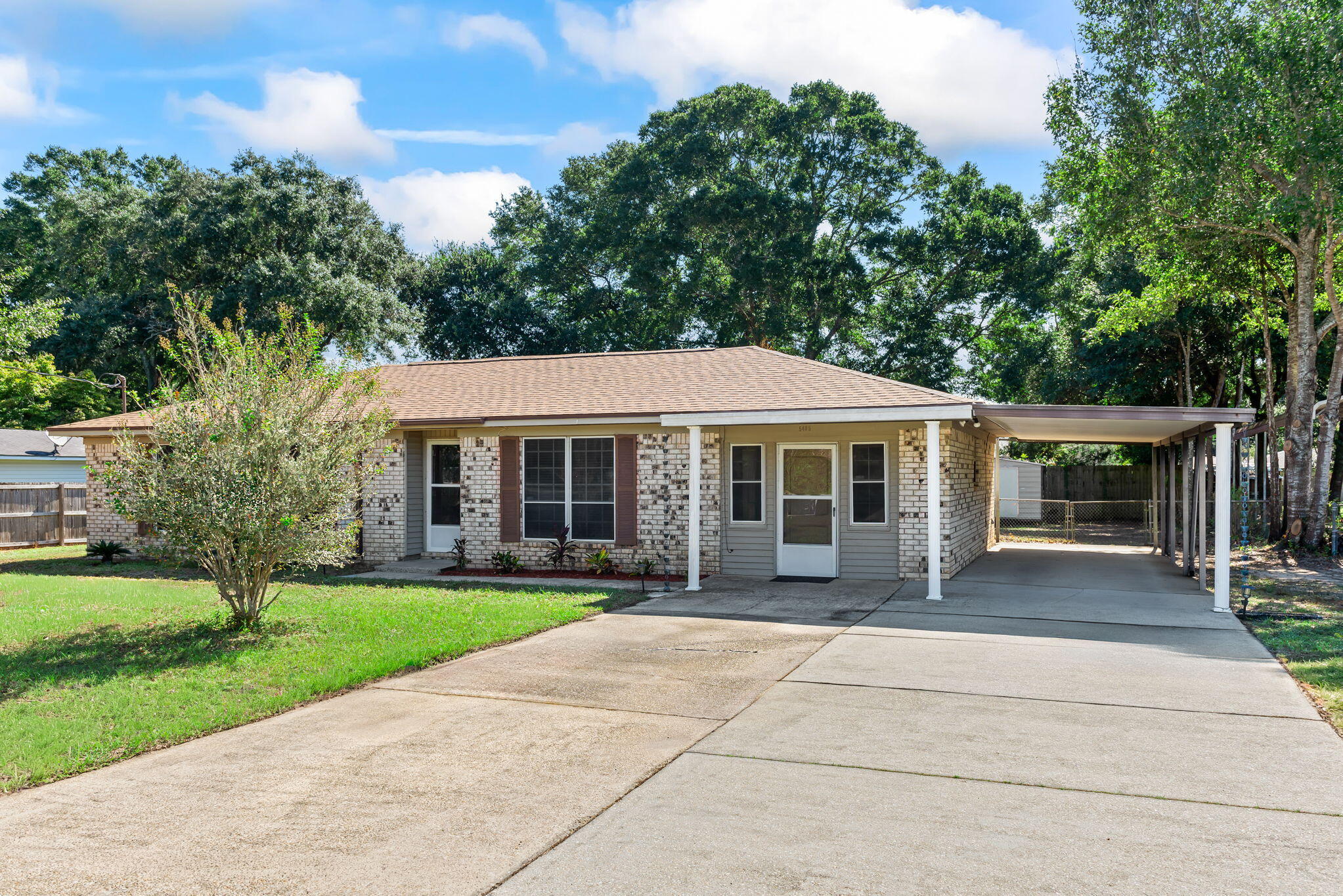 5485 Mulat Road Milton, FL 32583 - Photo 2 of 38 Front yard