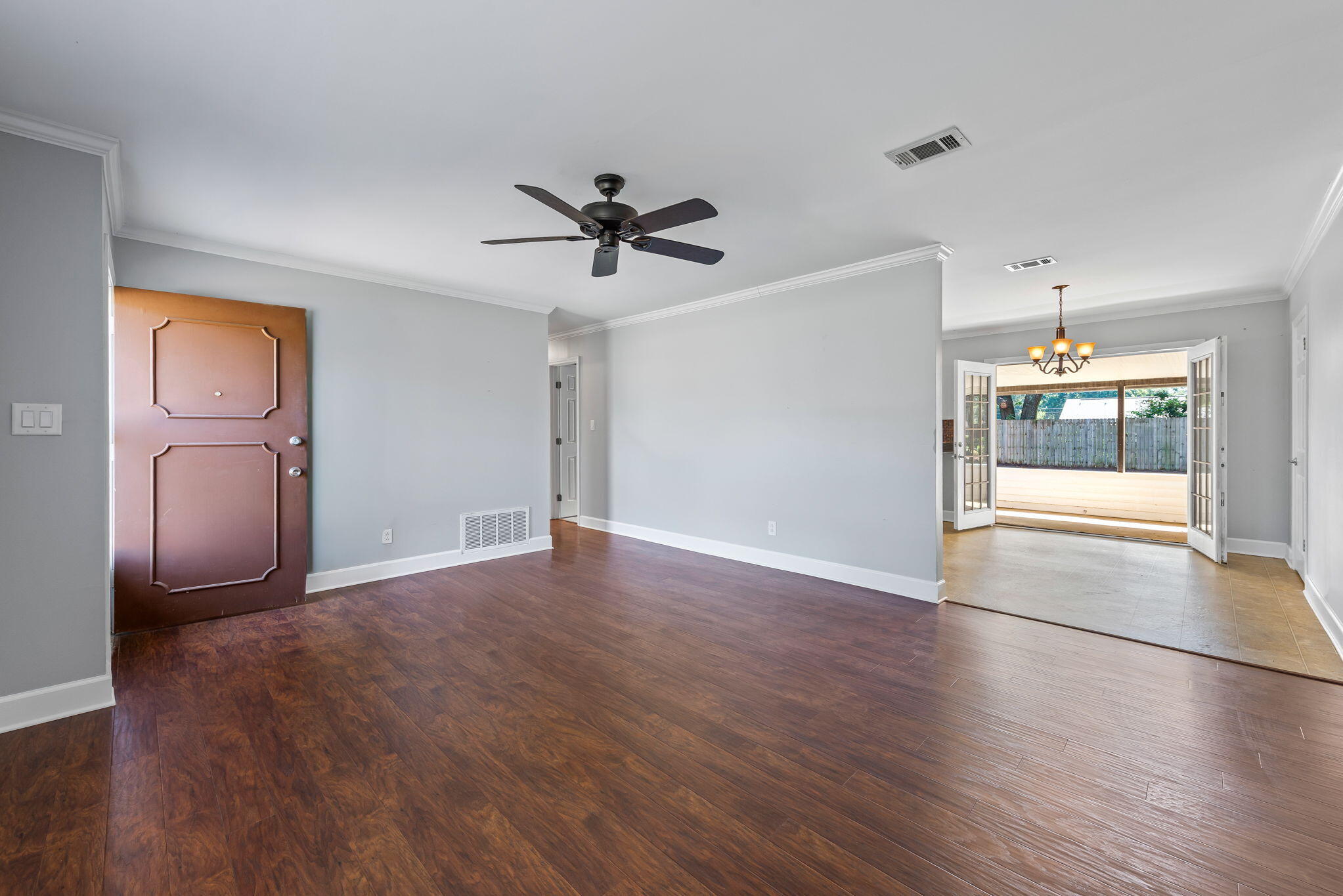5485 Mulat Road Milton, FL 32583 - Photo 9 of 38 Living Room