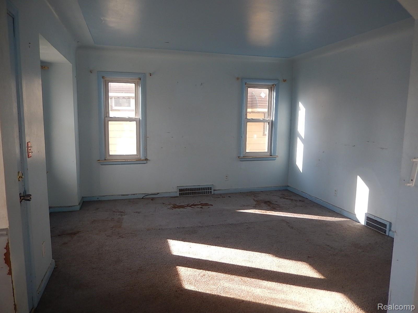18559 Ruth Street Melvindale, MI 48122 - Photo 6 of 11 DSCN6540.JPG
