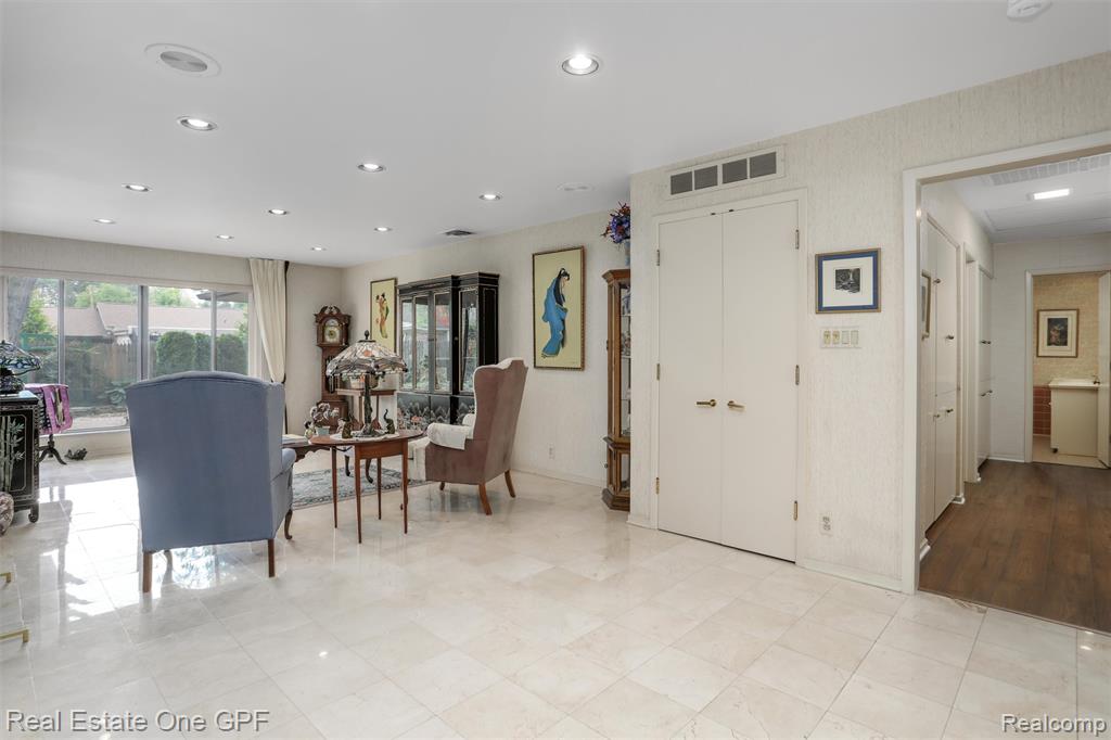 439 Barclay Road Grosse Pointe Farms, MI 48236 - Photo 9 of 47