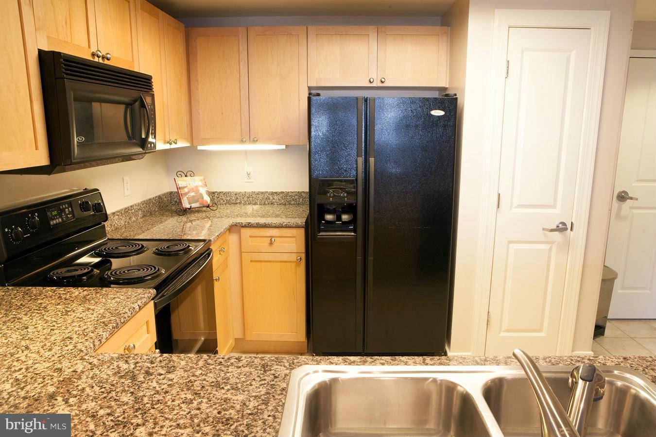 777 7th Street Northwest, Unit 524 Washington, DC 20001 - Photo 9 of 30 Kitchen East