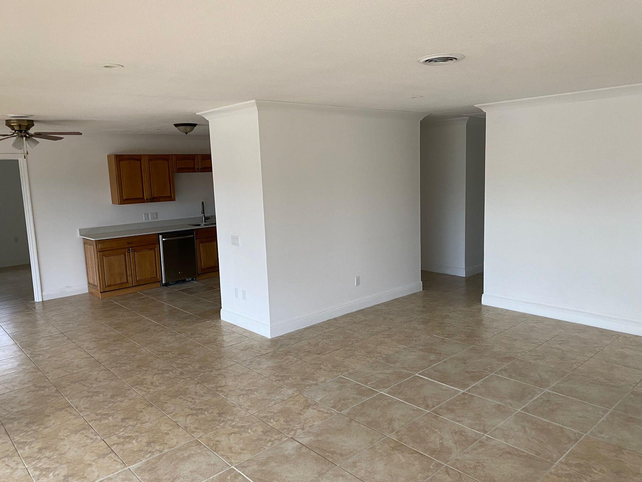 18 Andros Road Palm Springs, FL 33461 - Photo 4 of 20 816758ec-6be7-4802-8ccf-6551be017e08