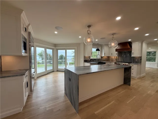 $5,950,000 | 125 Heidi Drive, Portsmouth, RI 02871