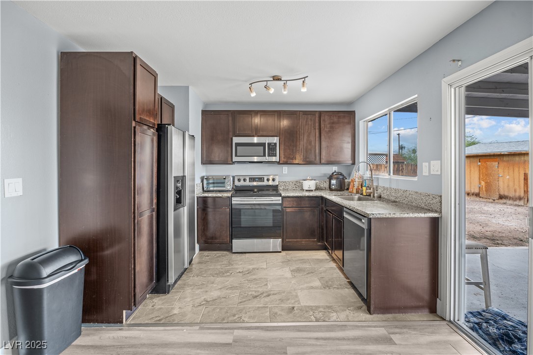 213 Valley Forge Avenue Henderson, NV 89015 - Photo 12 of 38