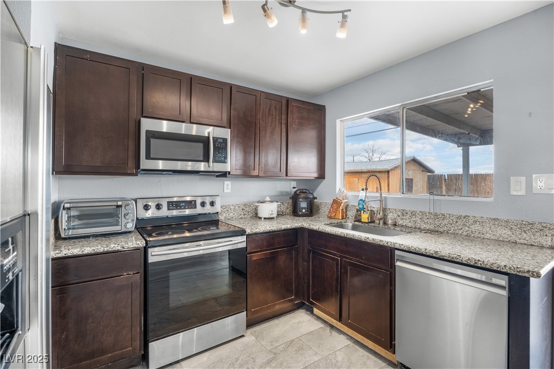 213 Valley Forge Avenue Henderson, NV 89015 - Photo 14 of 38