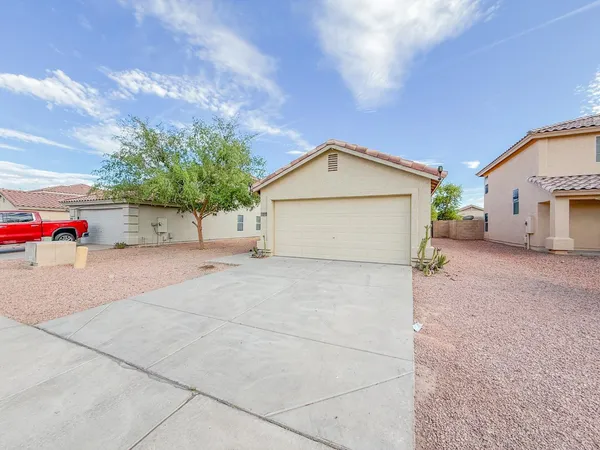 $1,795 | 12605 West Shaw Butte Drive, El Mirage, AZ 85335