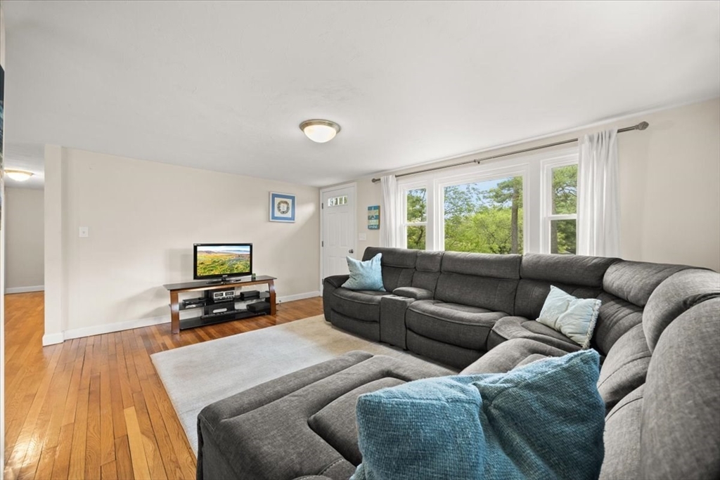 17 East Boundary Road Pembroke, MA 02359 - Photo 2 of 34