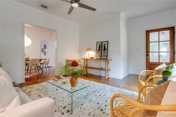 $2,800 | 716 South Rosemont Avenue, Dallas, TX 75208