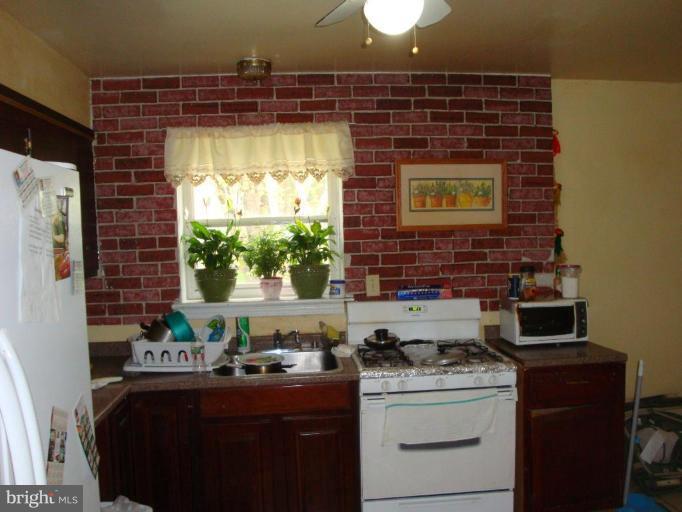 510 Royalton Road Silver Spring, MD 20901 - Photo 8 of 14 a kitchen with a stove and a window