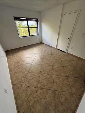 $2,400 | 10253 Northwest 9th St Circle, Unit 4066, Miami, FL 33172