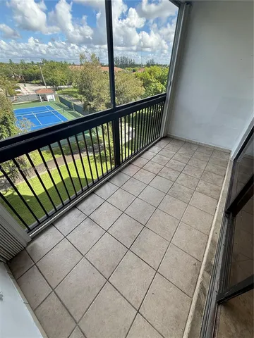 $2,400 | 10253 Northwest 9th St Circle, Unit 4066, Miami, FL 33172