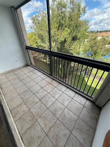 $2,400 | 10253 Northwest 9th St Circle, Unit 4066, Miami, FL 33172