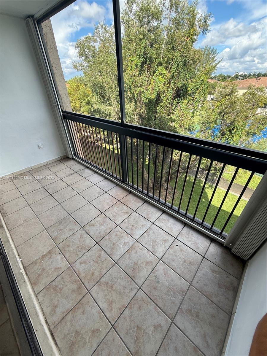 10253 Northwest 9th St Circle, Unit 4066 Miami, FL 33172 - Photo 23 of 27 a view of balcony
