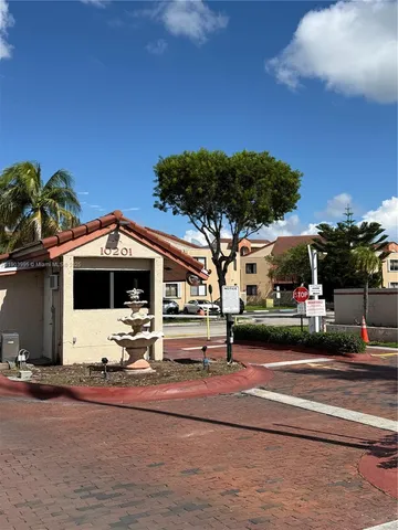 $2,400 | 10253 Northwest 9th St Circle, Unit 4066, Miami, FL 33172