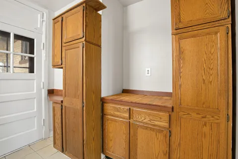 $160,000 | 6761 North Artesian Avenue, Unit 2H, Chicago, IL 60645