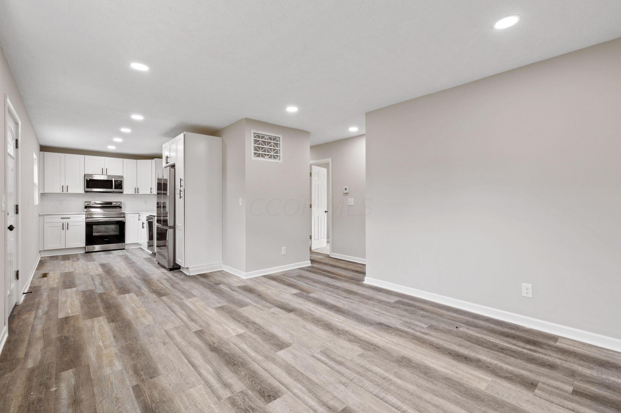 1265 Watkins Road Columbus, OH 43207 - Photo 3 of 17 2024-8-2 1265 Watkins Rd 022