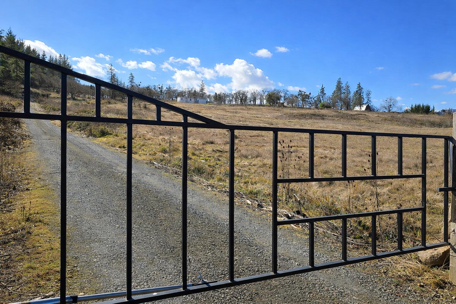 126 Butte Falls Highway Eagle Point, OR 97524 - Photo 8 of 10 a view of a balcony