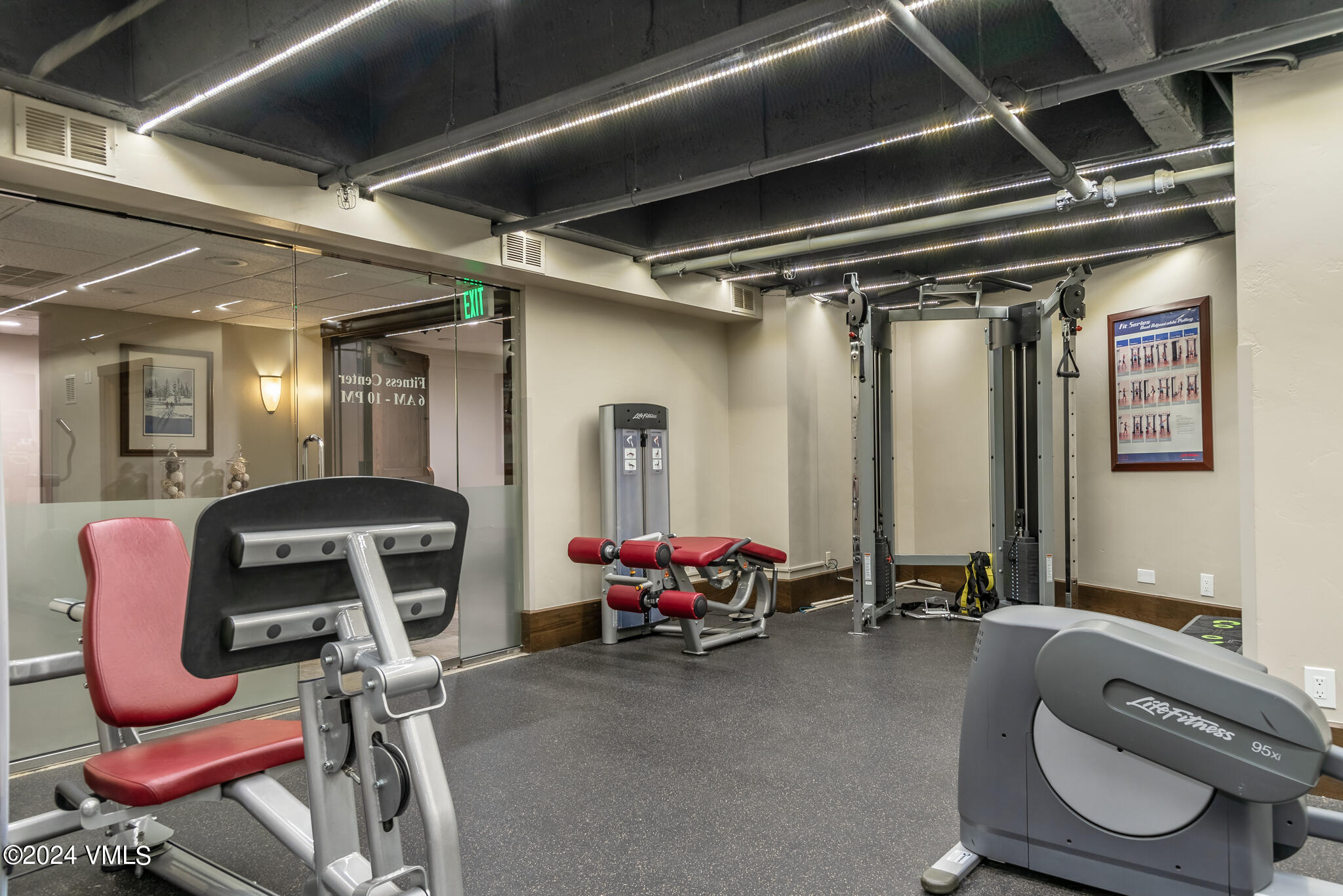 120 Offerson Road, Unit F230 Beaver Creek, CO 81620 - Photo 46 of 48 a living room with furniture