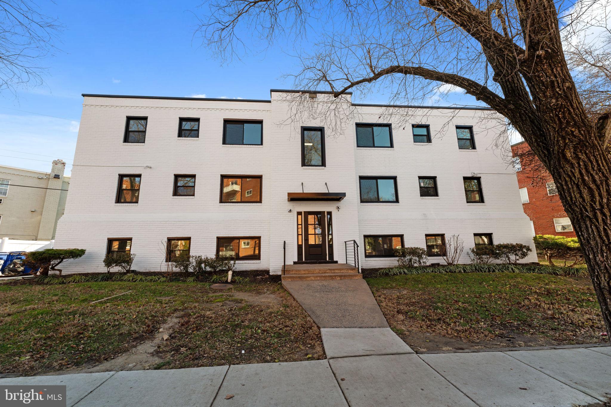 649 Notabene Drive, Unit 6 Alexandria, VA 22305 - Photo 2 of 17 a front view of a building with garden