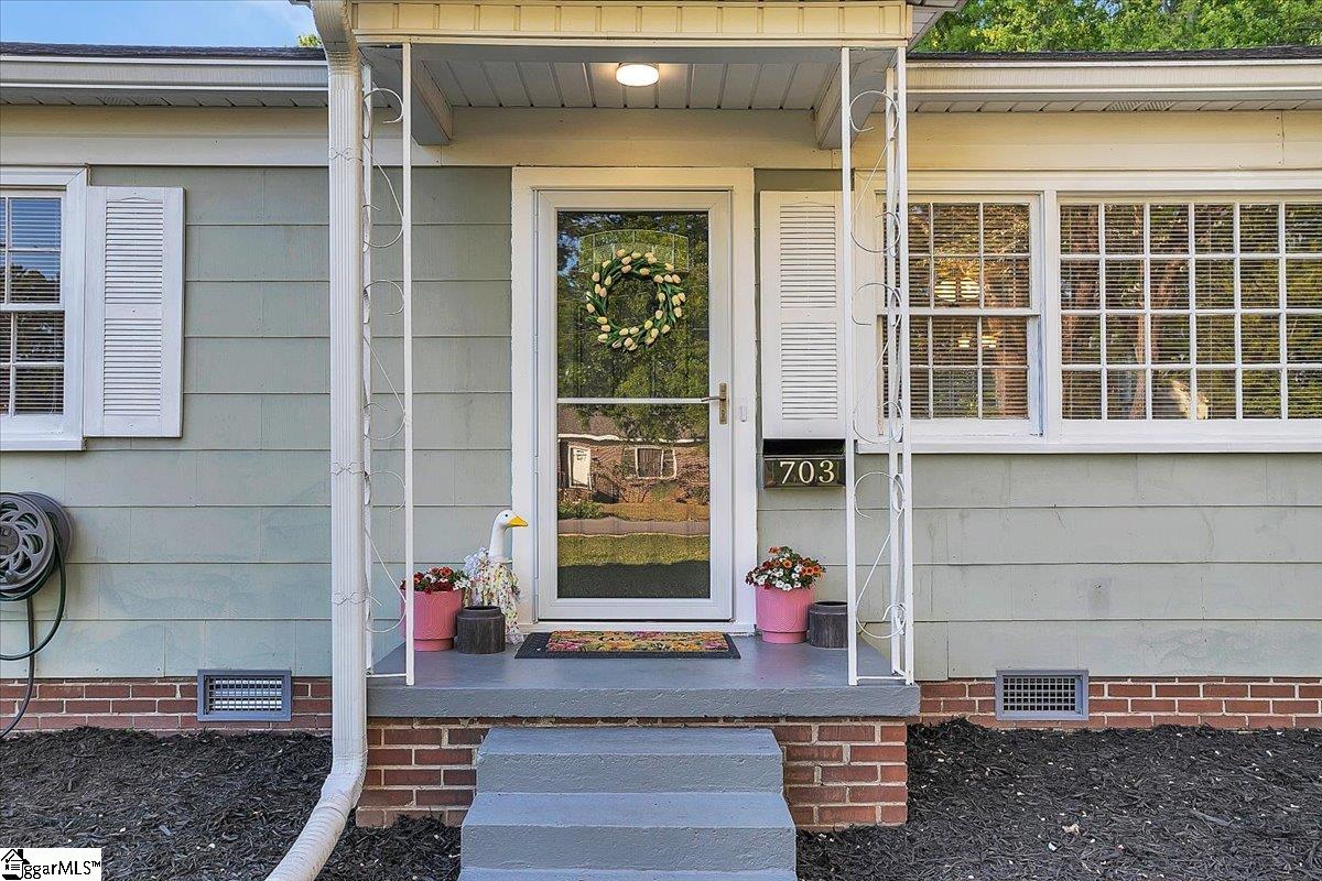 703 Shands Street Clinton, SC 29325 - Photo 3 of 48